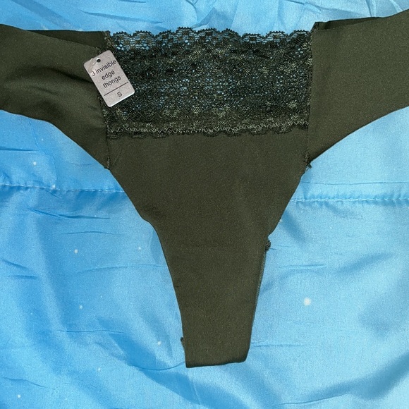 New leopard print and sage green thongs - Picture 3 of 3